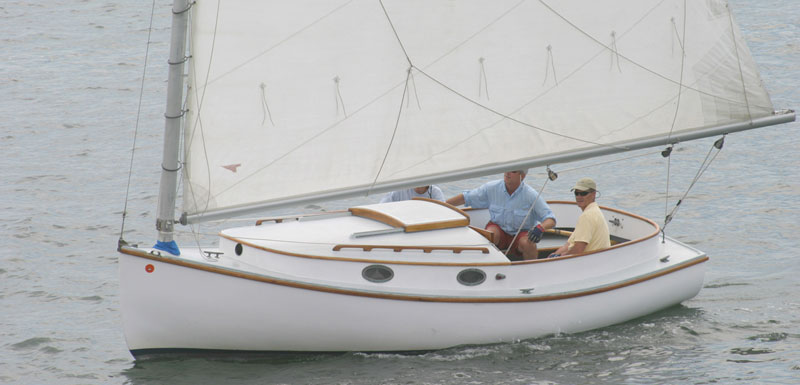 Image of people on a sail boat under surveillance by a private investigator